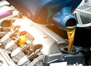 Memilih Oli Yang Tepat Untuk Mesin Mobil Anda